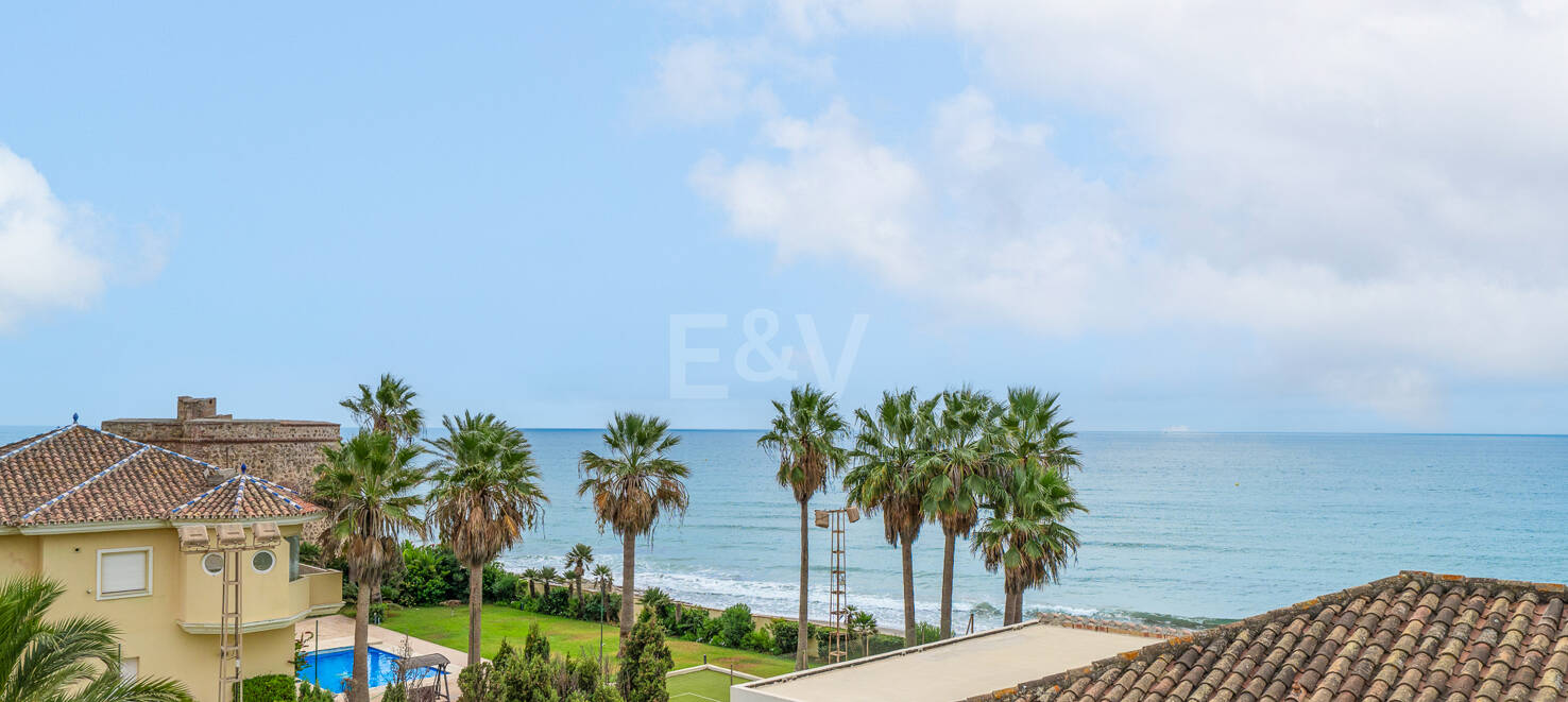 Beachfront Luxury 5-Bedroom Villa
