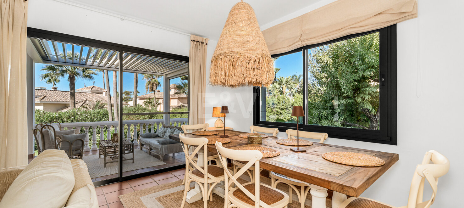 Elegant Family Villa Steg från stranden i Las Chapas Playa