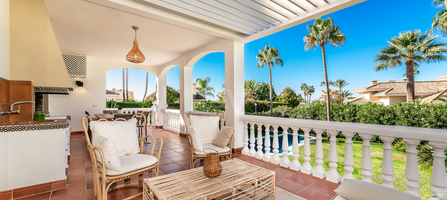Elegant Family Villa Steg från stranden i Las Chapas Playa