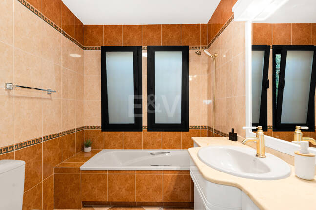 Elegancka willa rodzinna Kroki od plaży w Las Chapas Playa