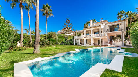 Elegant Family Villa Steg från stranden i Las Chapas Playa