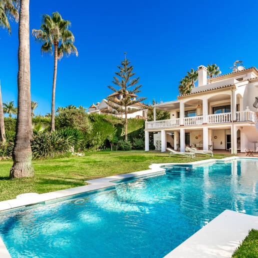 Elegant Family Villa Steps from the Beach in Las Chapas Playa