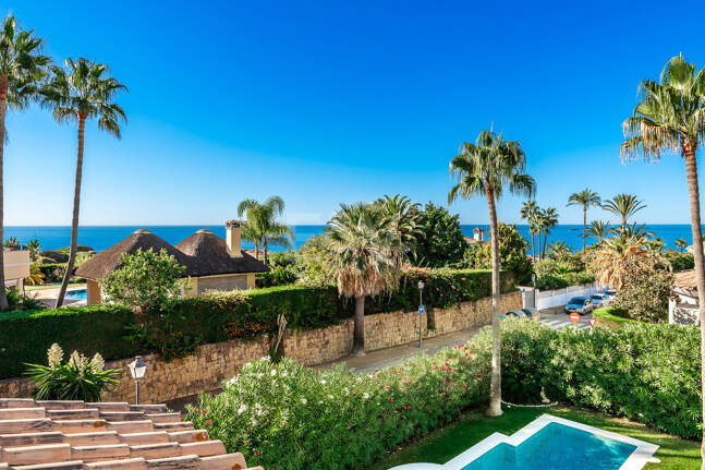 Elegancka willa rodzinna Kroki od plaży w Las Chapas Playa