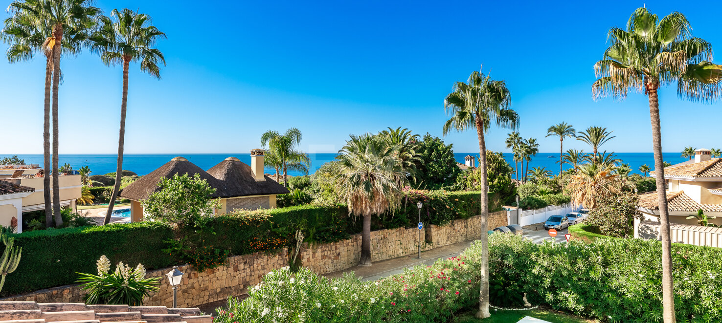 Elegant Family Villa Steg från stranden i Las Chapas Playa