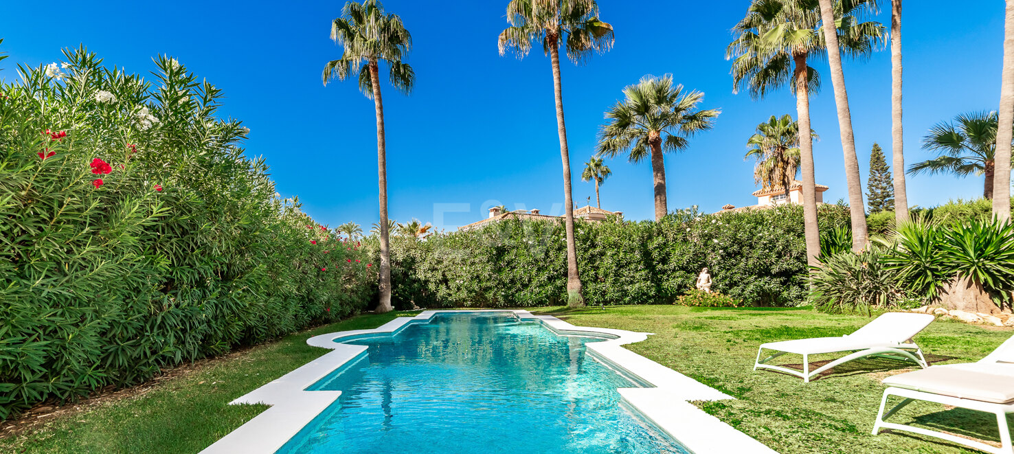 Elegant Family Villa Steg från stranden i Las Chapas Playa