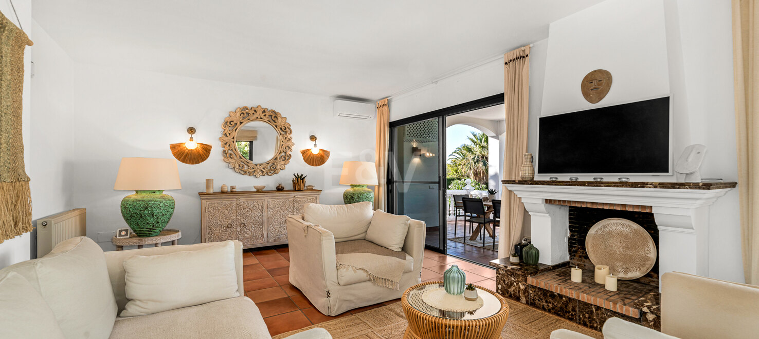 Elegant Family Villa Steg från stranden i Las Chapas Playa