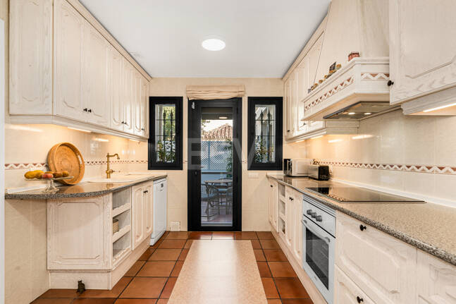 Elegancka willa rodzinna Kroki od plaży w Las Chapas Playa