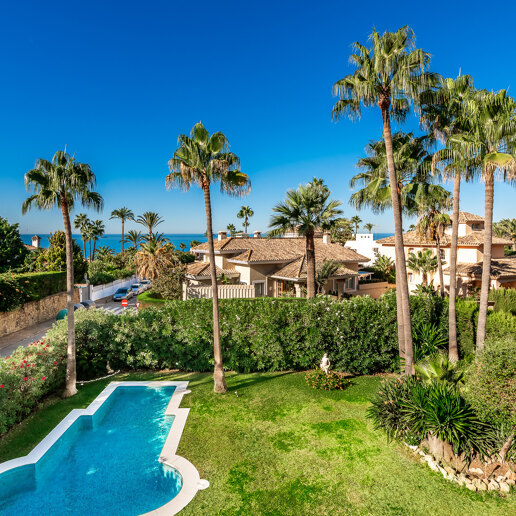 Elegant Family Villa Steg från stranden i Las Chapas Playa