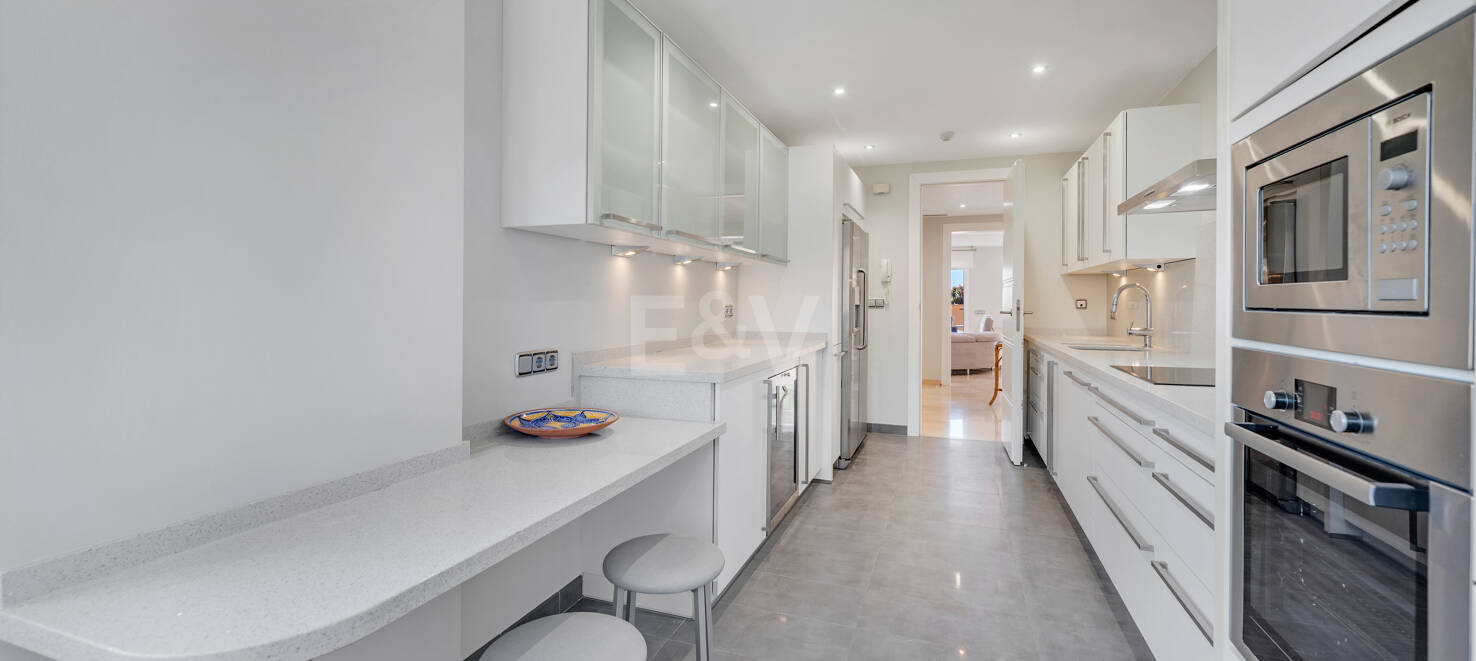Exclusive 3-bedroom Penthouse-Duplex for Long-Term Rental in Altamirala Urbanization, Río Real