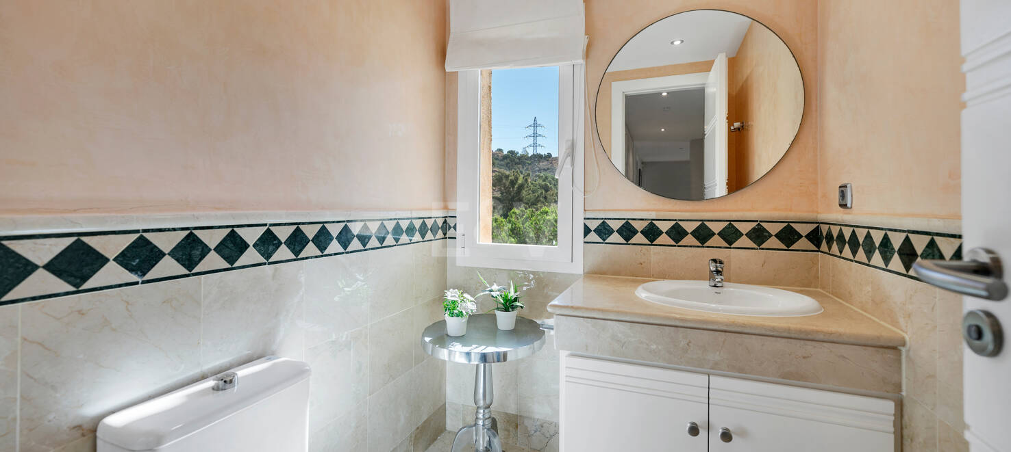Exclusive 3-bedroom Penthouse-Duplex for Long-Term Rental in Altamirala Urbanization, Río Real