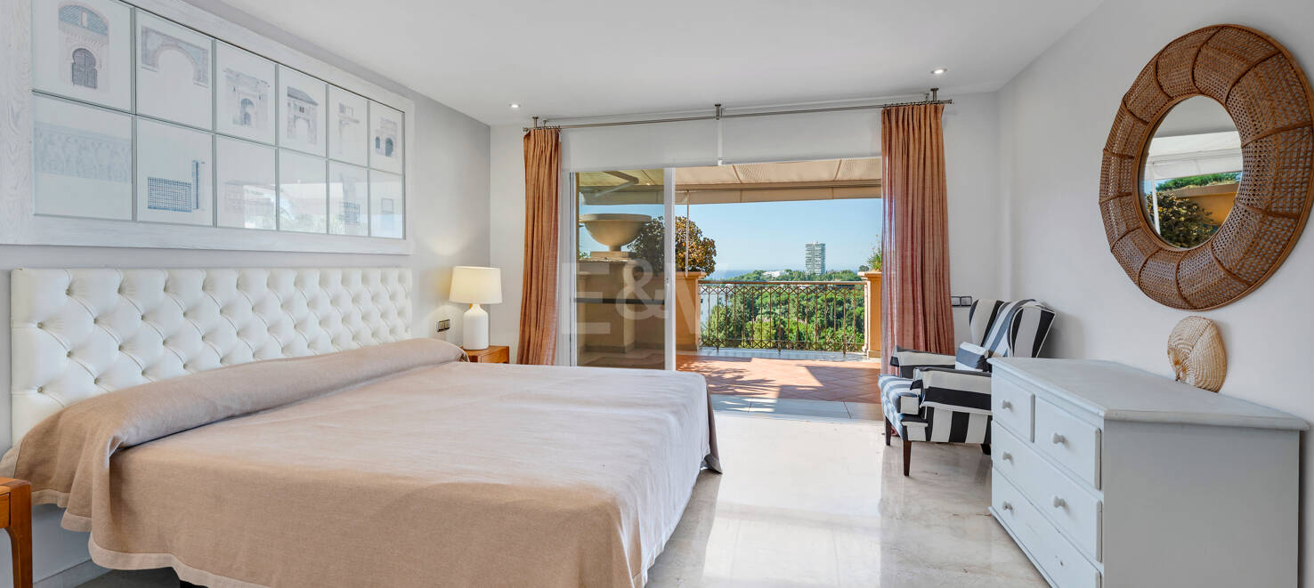 Exclusive 3-bedroom Penthouse-Duplex for Long-Term Rental in Altamirala Urbanization, Río Real