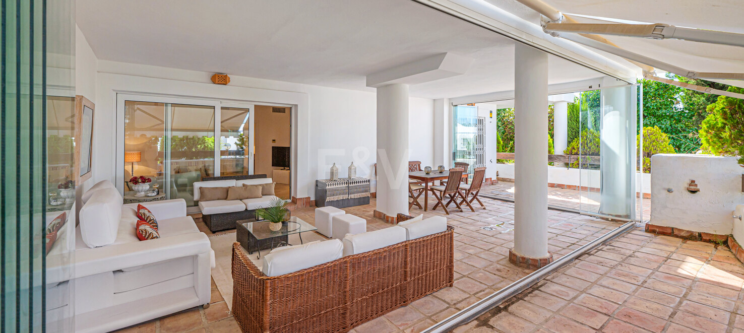 3-bedroom apartment with a large terrace for long-term rental in Aloha Mirasierra, Nueva Andalucia