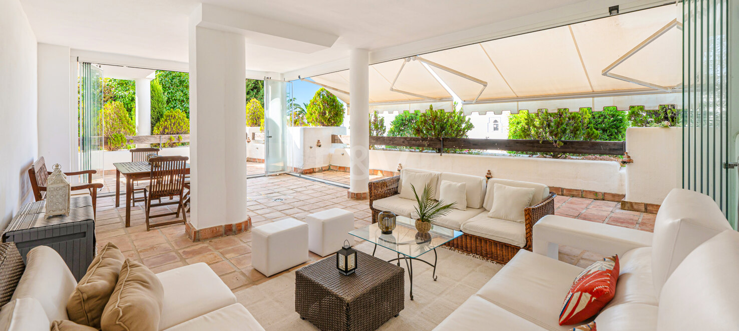 3-bedroom apartment with a large terrace for long-term rental in Aloha Mirasierra, Nueva Andalucia