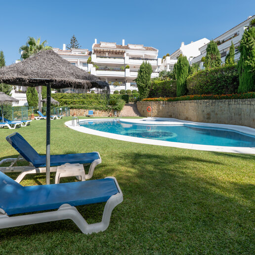 3-bedroom apartment with a large terrace for long-term rental in Aloha Mirasierra, Nueva Andalucia