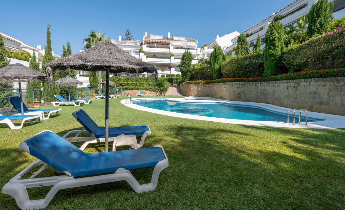 Apartamento de 3 habitaciones y amplia terraza para alquiler de larga temporada en Aloha Mirasierra, Nueva Andalucia