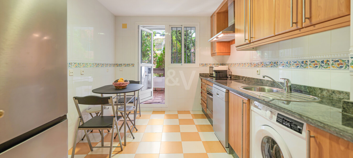 3-bedroom apartment with a large terrace for long-term rental in Aloha Mirasierra, Nueva Andalucia