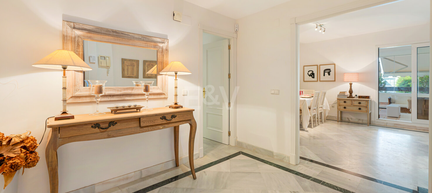 3-bedroom apartment with a large terrace for long-term rental in Aloha Mirasierra, Nueva Andalucia