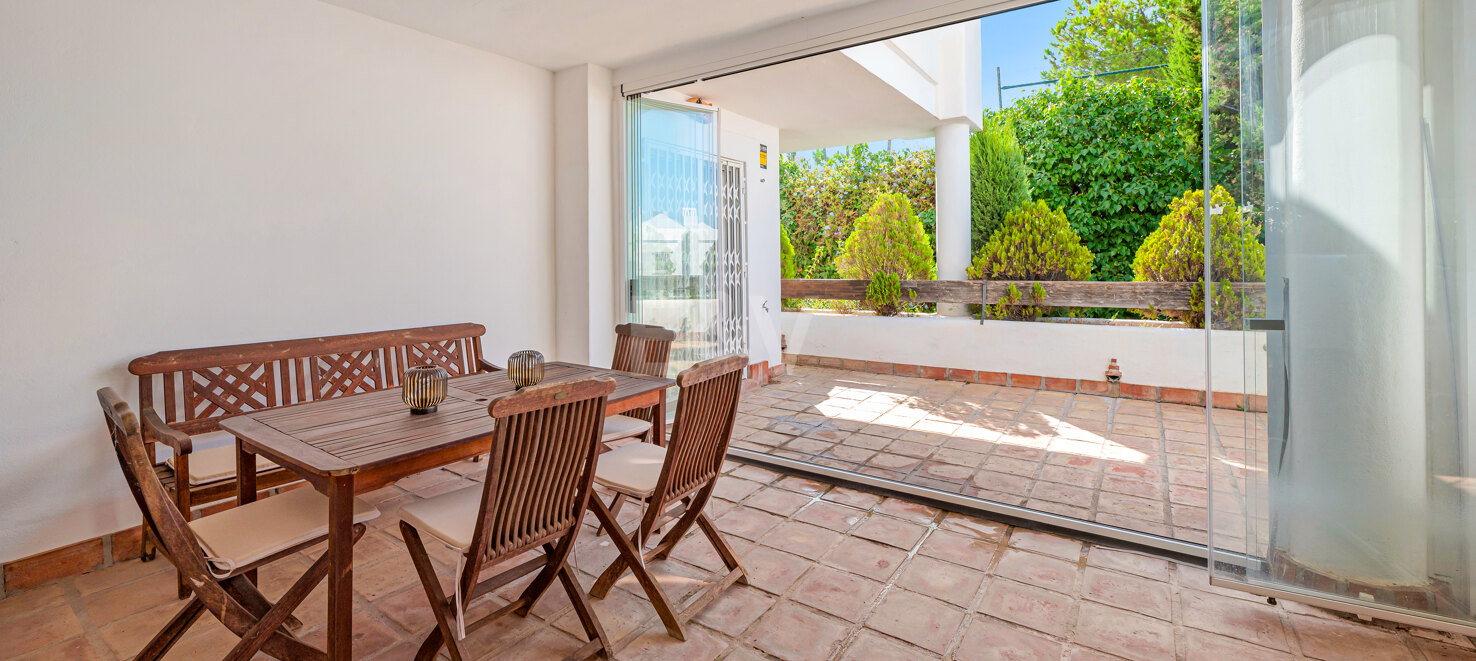 3-bedroom apartment with a large terrace for long-term rental in Aloha Mirasierra, Nueva Andalucia
