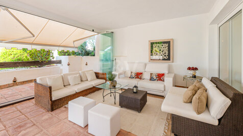 3-bedroom apartment with a large terrace for long-term rental in Aloha Mirasierra, Nueva Andalucia