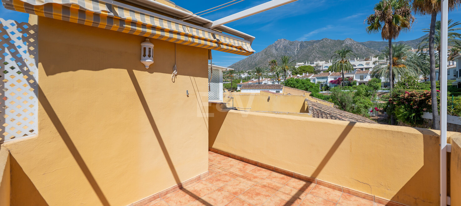 Maison de ville avec terrasse sur le toit de Marbella