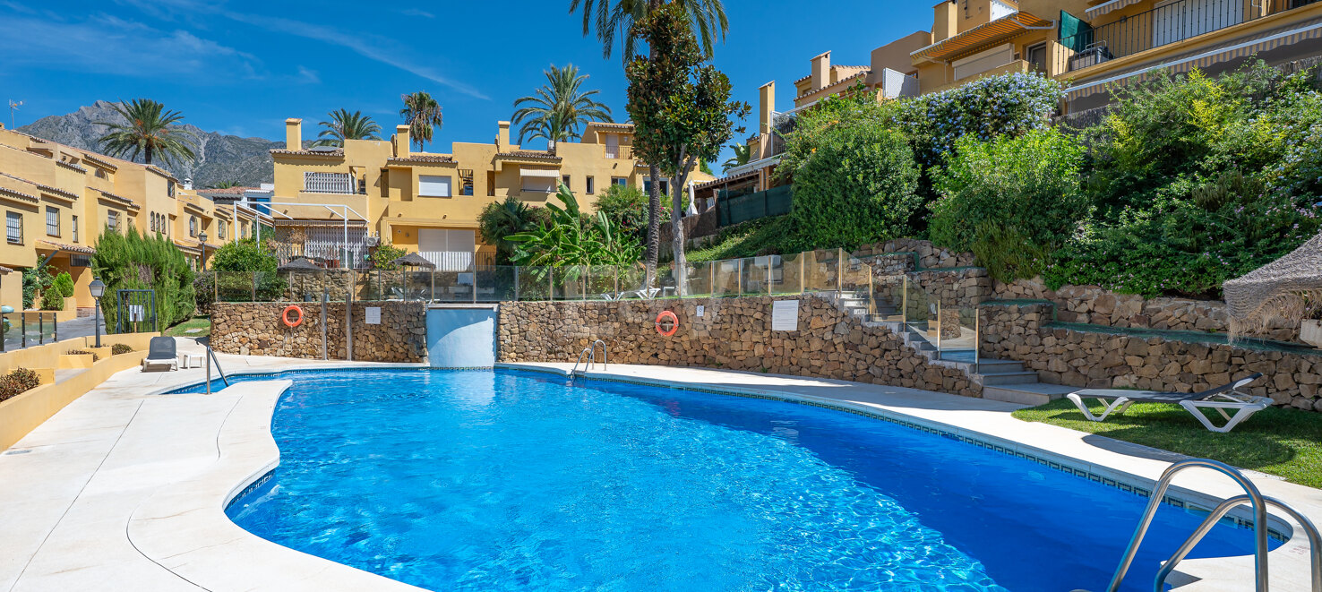 Maison de ville avec terrasse sur le toit de Marbella