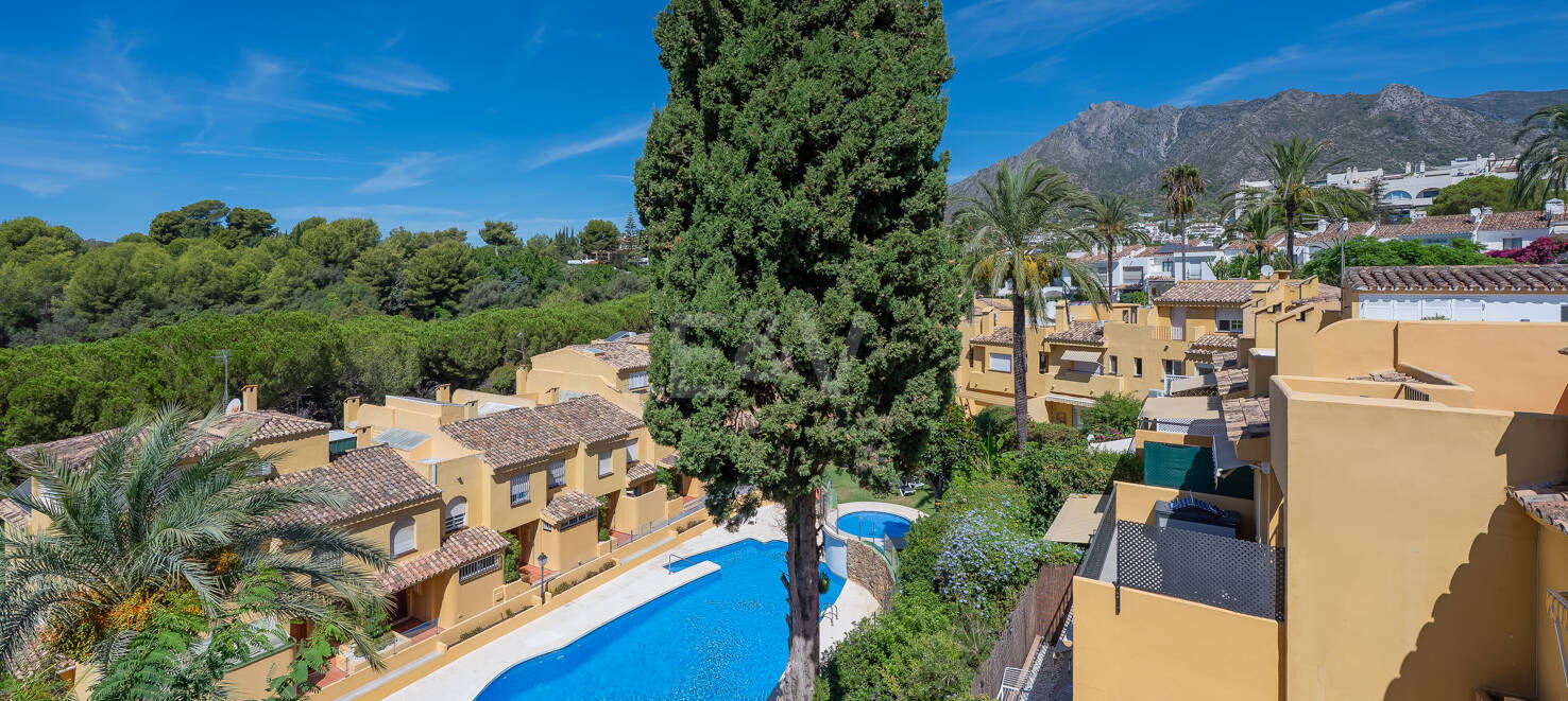 West-Facing Townhouse med Roof Terrace på Marbellas Golden Mile