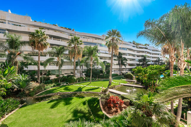 Prestigefylld lägenhet i en lyx Puerto Banús gemenskap