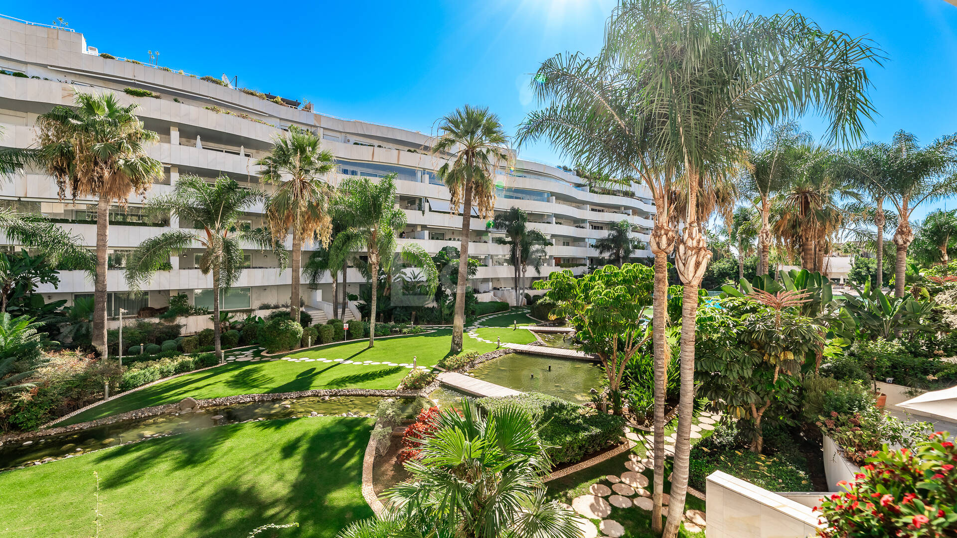 Prestigefylld lägenhet i en lyx Puerto Banús gemenskap