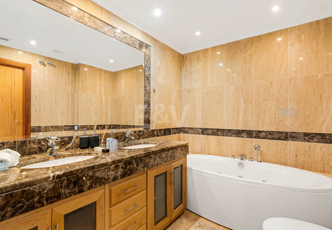 Prestigefylld lägenhet i en lyx Puerto Banús gemenskap