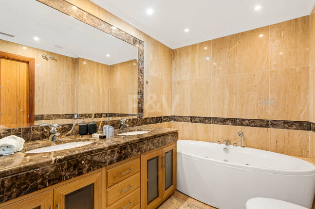 Prestigefylld lägenhet i en lyx Puerto Banús gemenskap