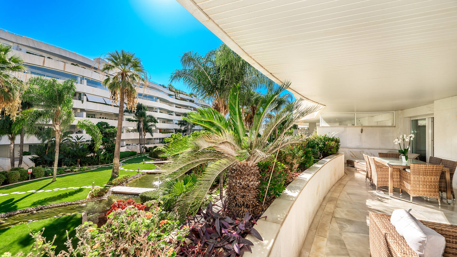 Prestigefylld lägenhet i en lyx Puerto Banús gemenskap