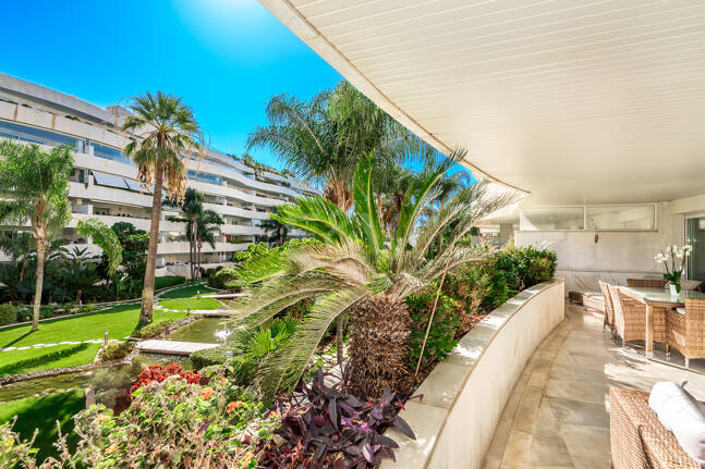 Prestigefylld lägenhet i en lyx Puerto Banús gemenskap