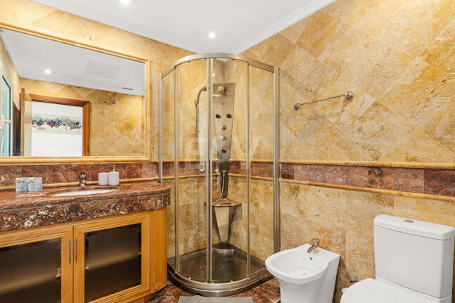 Prestigefylld lägenhet i en lyx Puerto Banús gemenskap