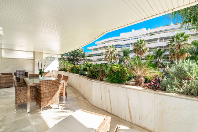 Prestigefylld lägenhet i en lyx Puerto Banús gemenskap