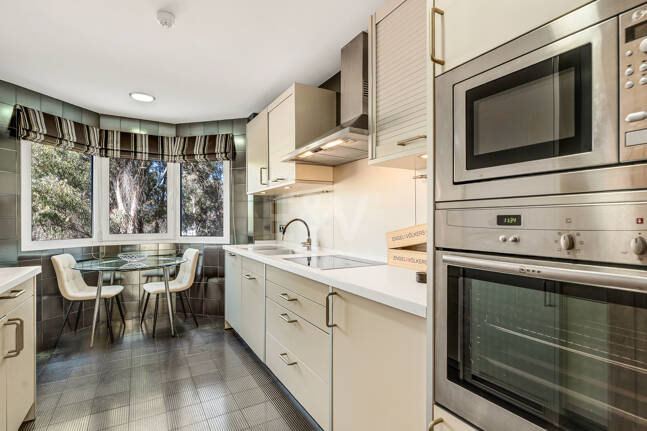 Prestigefylld lägenhet i en lyx Puerto Banús gemenskap