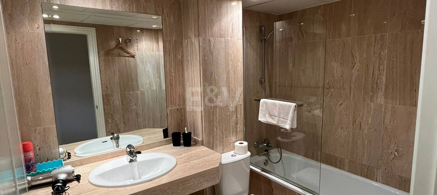 2 Bedroom Apartment in Elviria with Panoramic Sea and Golf Views available for long term rental