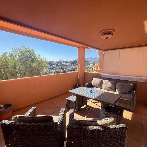2 Bedroom Apartment in Elviria with Panoramic Sea and Golf Views available for long term rental