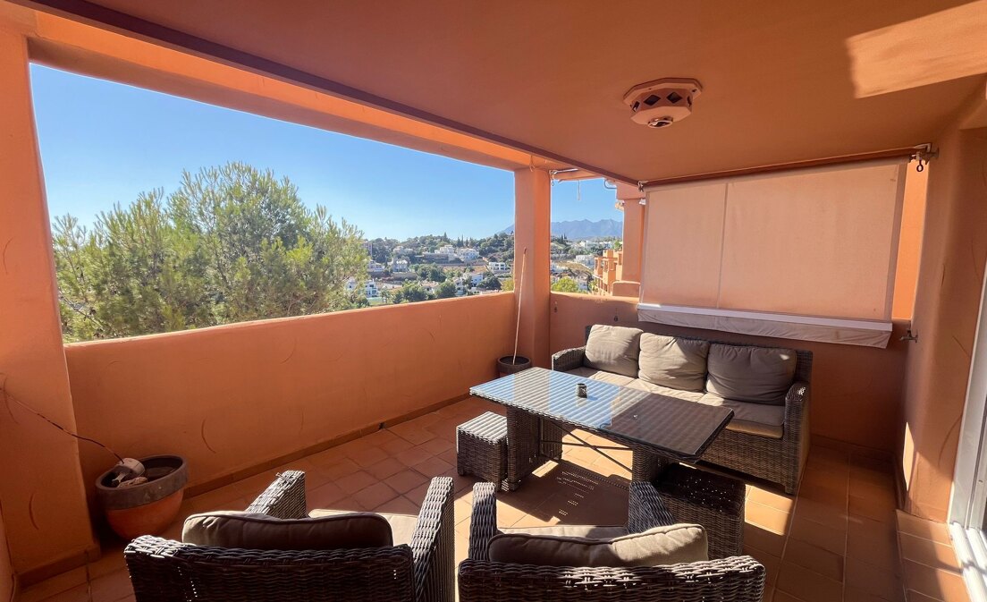 Apartamento de 2 habitaciones en Elviria con Vistas Panorámicas al Mar y al Golf disponible para larga temporada