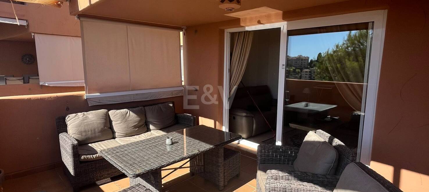 2 Bedroom Apartment in Elviria with Panoramic Sea and Golf Views available for long term rental