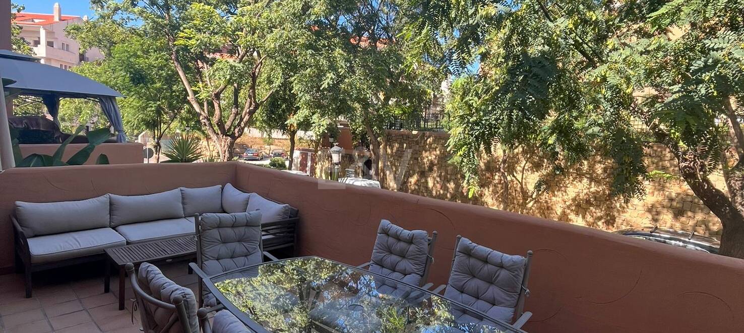 2 Bedroom Apartment in Elviria with Panoramic Sea and Golf Views available for long term rental