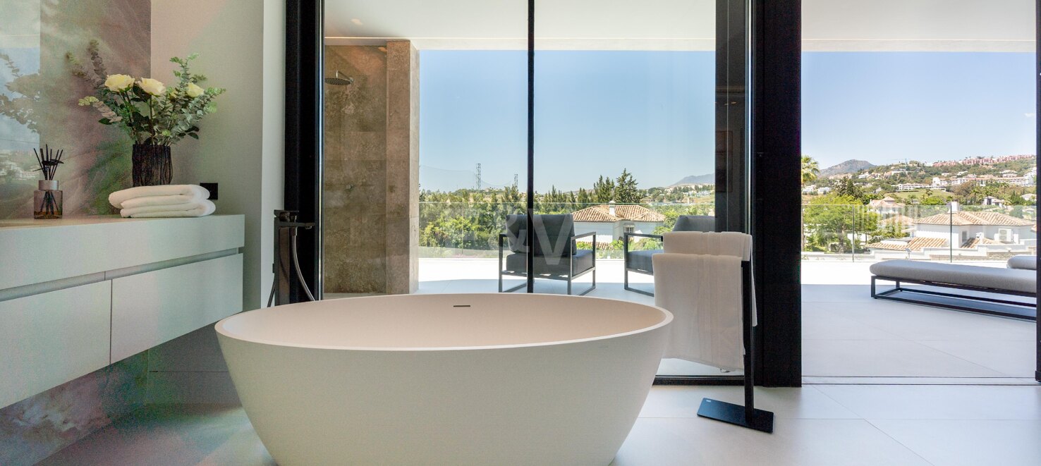 Außergewöhnliche moderne Villa in Los Naranjos, Nueva Andalucía