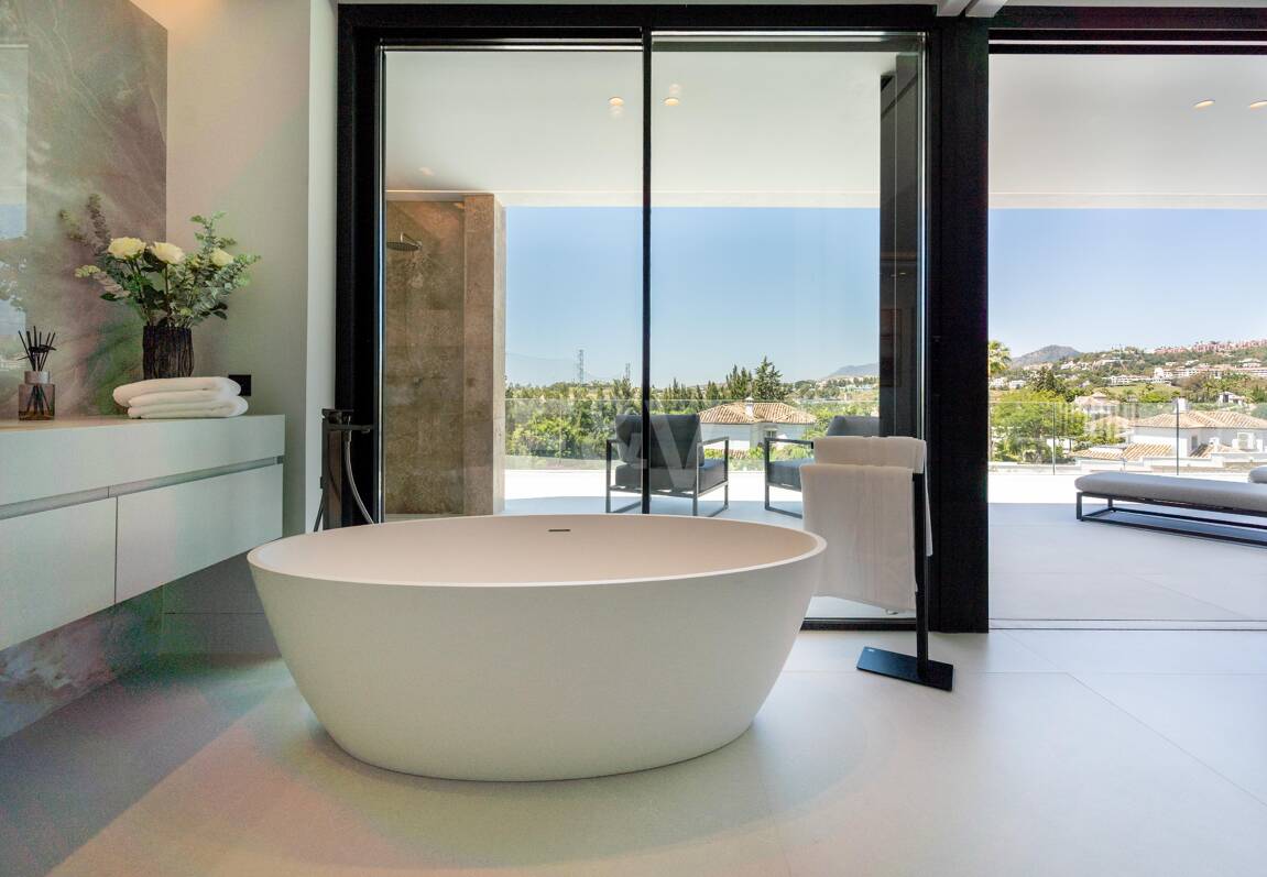 Villa moderne exceptionnelle à Los Naranjos Golf