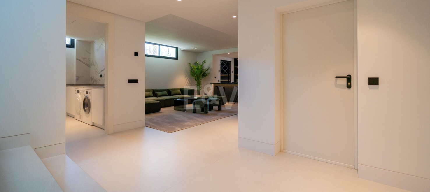 Außergewöhnliche moderne Villa in Los Naranjos, Nueva Andalucía
