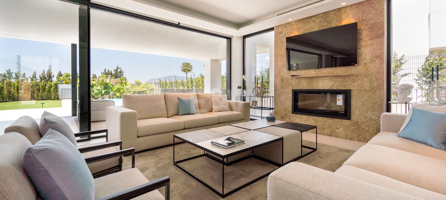 Außergewöhnliche moderne Villa in Los Naranjos, Nueva Andalucía