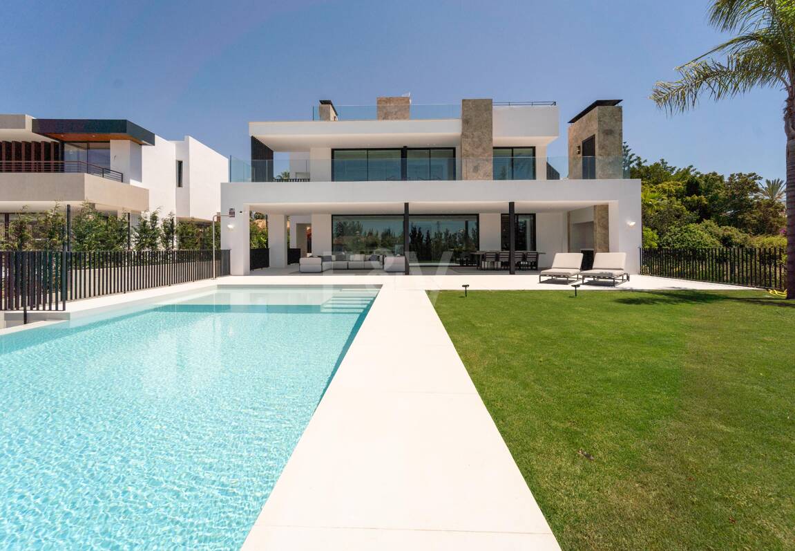 Villa moderne exceptionnelle à Los Naranjos Golf