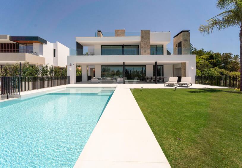 Villa moderne exceptionnelle à Los Naranjos Golf