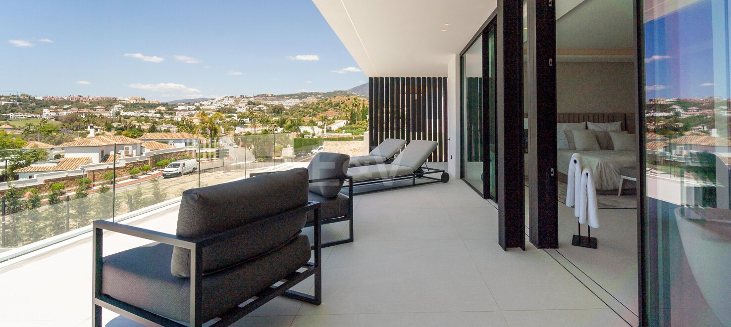 Außergewöhnliche moderne Villa in Los Naranjos, Nueva Andalucía