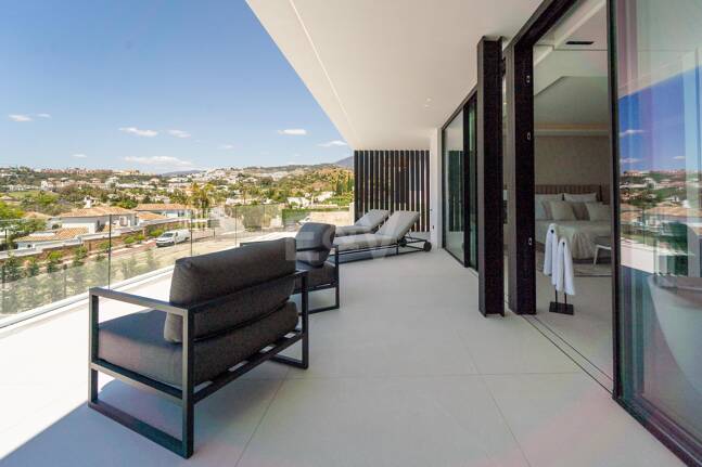 Villa moderne exceptionnelle à Los Naranjos Golf