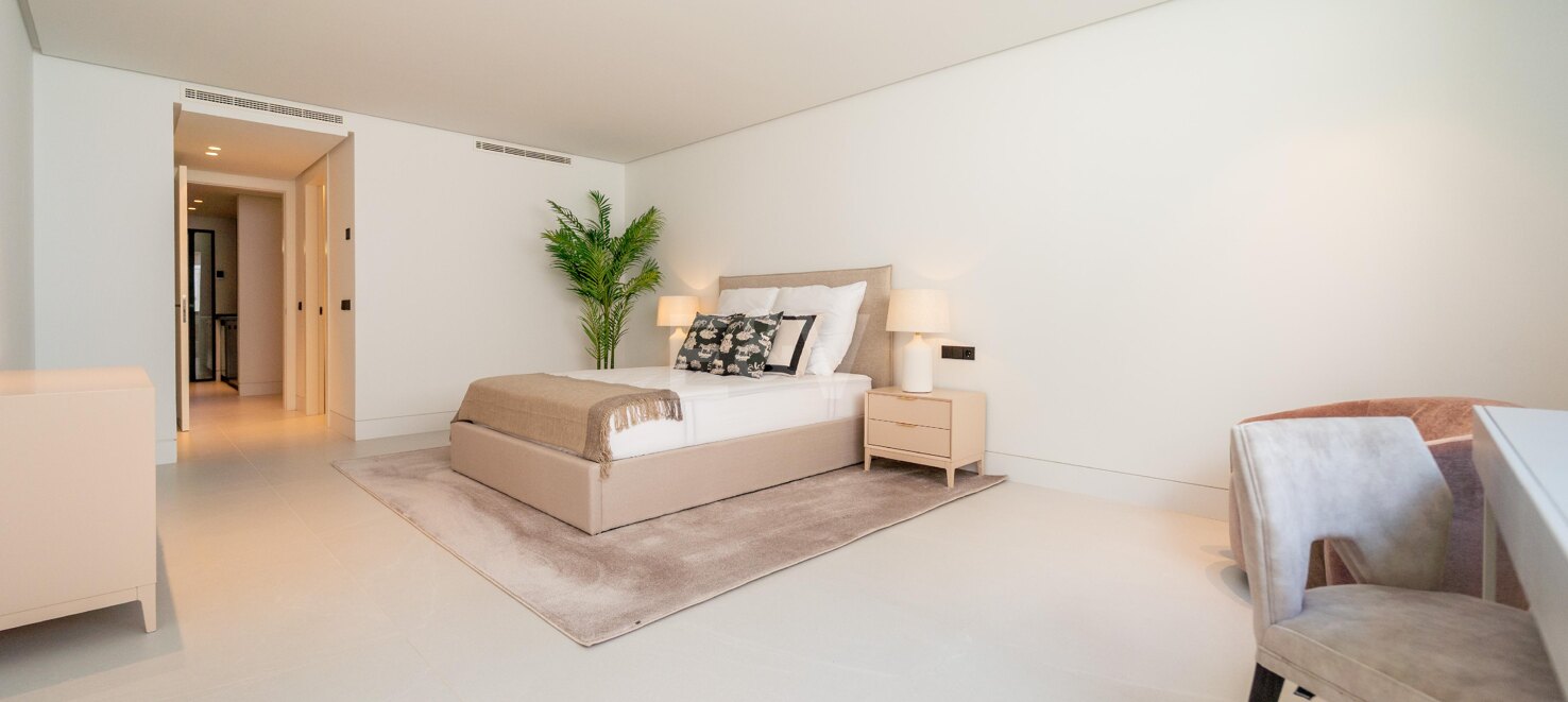 Außergewöhnliche moderne Villa in Los Naranjos, Nueva Andalucía
