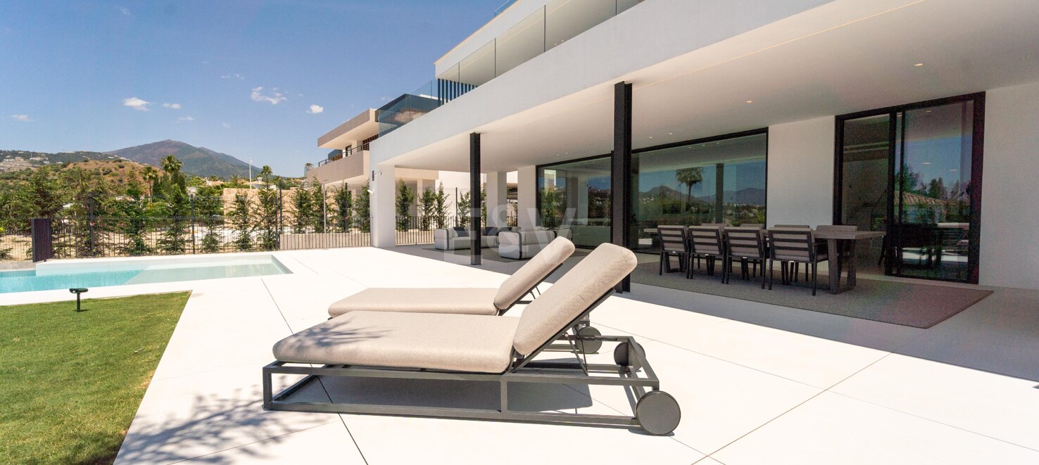 Außergewöhnliche moderne Villa in Los Naranjos, Nueva Andalucía